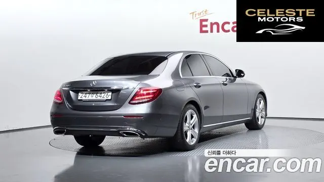 MERCEDES BENZ E-Classe W213 E200 Avantgarde 2017 — photo 2 sur 20