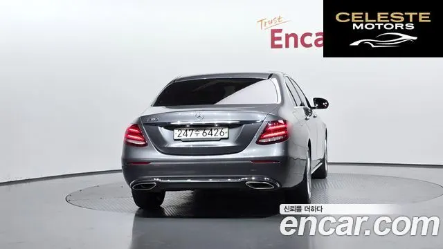 MERCEDES BENZ E-Classe W213 E200 Avantgarde 2017 — photo 4 sur 20