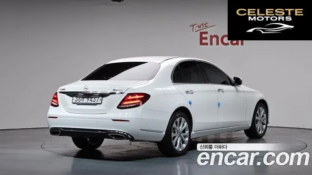 MERCEDES BENZ E-Classe W213 E300 4MATIC Exclusive 2018 — photo 2 sur 20