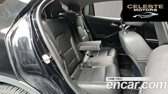 MERCEDES BENZ GLA-Classe X156 GLA200 d 2017 — photo 11 sur 20