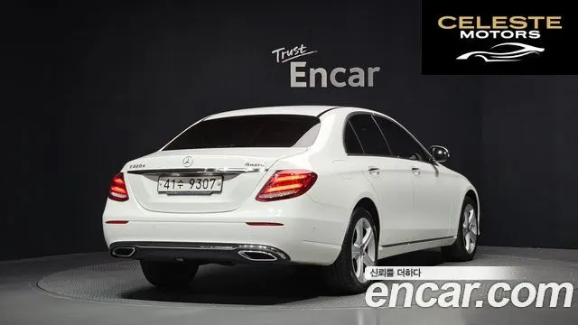 MERCEDES BENZ E-Classe W213 E220d 4MATIC Avantgarde 2017 — photo 2 sur 20