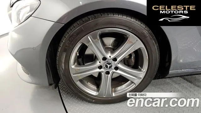 MERCEDES BENZ E-Classe W213 E200 Avantgarde 2018 — photo 5 sur 30