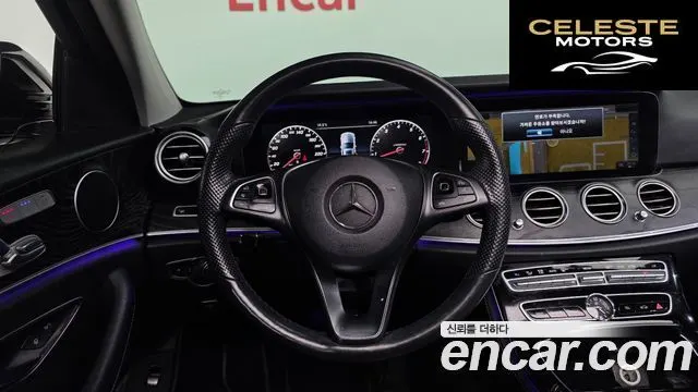 MERCEDES BENZ E-Classe W213 E300 4MATIC Avantgarde 2017 — photo 12 sur 20