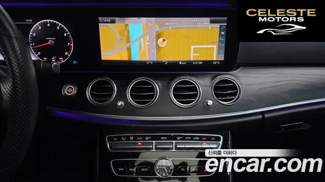 MERCEDES BENZ E-Classe W213 E300 4MATIC Avantgarde 2017 — photo 13 sur 20
