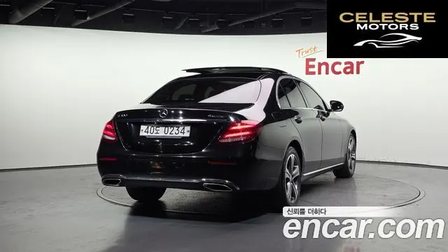MERCEDES BENZ E-Classe W213 E300 4MATIC Avantgarde 2017 — photo 2 sur 20