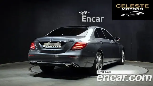MERCEDES BENZ E-Classe W213 E300 4MATIC Avantgarde 2017 — photo 2 sur 20