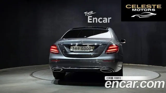 MERCEDES BENZ E-Classe W213 E300 4MATIC Avantgarde 2017 — photo 4 sur 20