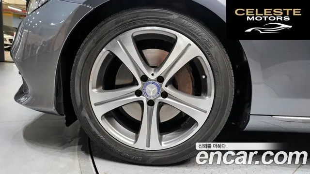 MERCEDES BENZ E-Classe W213 E300 4MATIC Avantgarde 2017 — photo 5 sur 20
