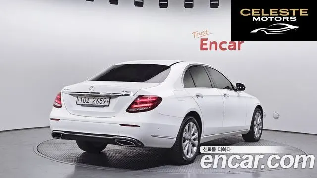 MERCEDES BENZ E-Classe W213 E300 4MATIC Exclusive 2018 — photo 2 sur 20
