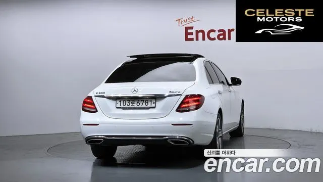 MERCEDES BENZ E-Classe W213 E300 4MATIC Avantgarde 2017 — photo 4 sur 26