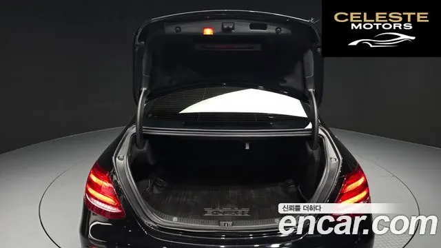 MERCEDES BENZ E-Classe W213 E200 Avantgarde 2017 — photo 20 sur 20