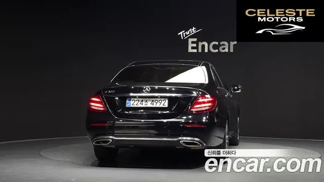 MERCEDES BENZ E-Classe W213 E200 Avantgarde 2017 — photo 4 sur 20