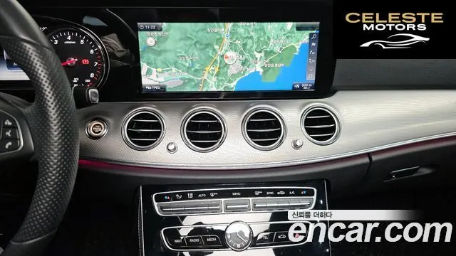 MERCEDES BENZ E-Classe W213 E200 Avantgarde 2018 — photo 22 sur 30