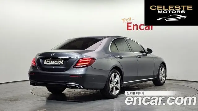 MERCEDES BENZ E-Classe W213 E220d Avantgarde 2017 — photo 2 sur 20