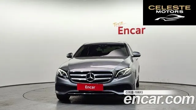 MERCEDES BENZ E-Classe W213 E220d Avantgarde 2017 — photo 3 sur 20