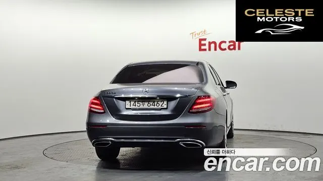 MERCEDES BENZ E-Classe W213 E220d Avantgarde 2017 — photo 4 sur 20