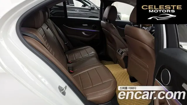 MERCEDES BENZ E-Classe W213 E300 4MATIC Avantgarde 2017 — photo 11 sur 20