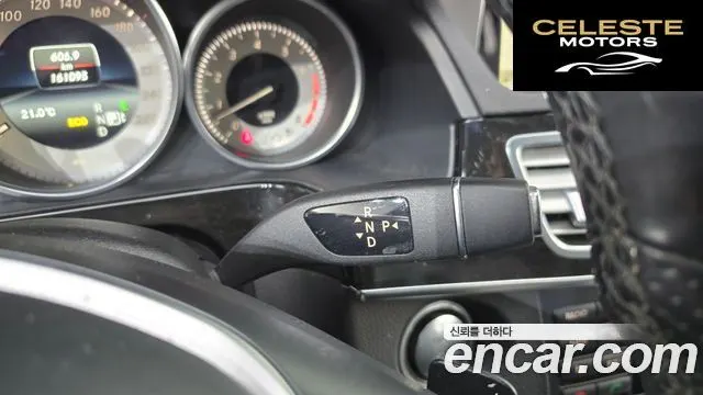 MERCEDES BENZ E-Classe W212 E300 Avantgarde 2014 — photo 9 sur 20
