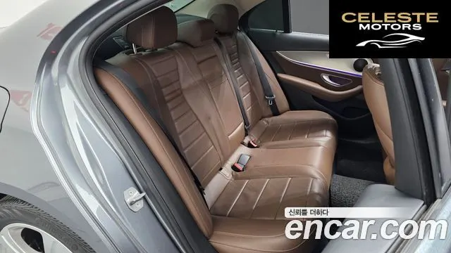 MERCEDES BENZ E-Classe W213 E200 Avantgarde 2017 — photo 11 sur 26