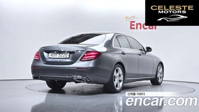 MERCEDES BENZ E-Classe W213 E200 Avantgarde 2017 — photo 2 sur 26