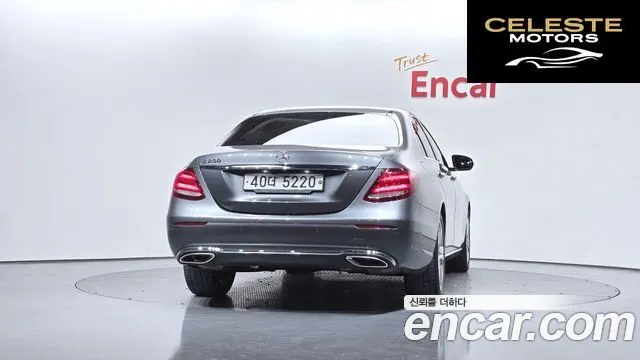 MERCEDES BENZ E-Classe W213 E200 Avantgarde 2017 — photo 4 sur 26