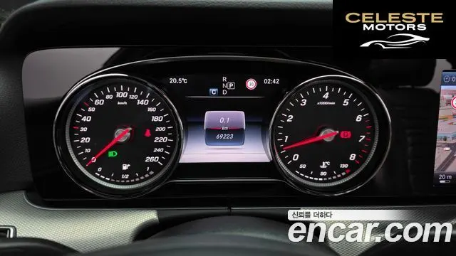 MERCEDES BENZ E-Classe W213 E200 Avantgarde 2017 — photo 8 sur 26