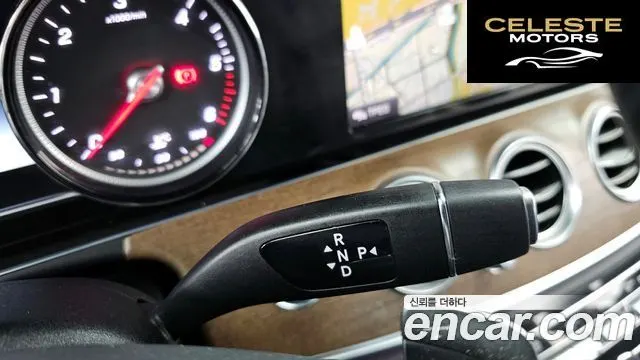 MERCEDES BENZ E-Classe W213 E220d 4MATIC Exclusive 2018 — photo 12 sur 34
