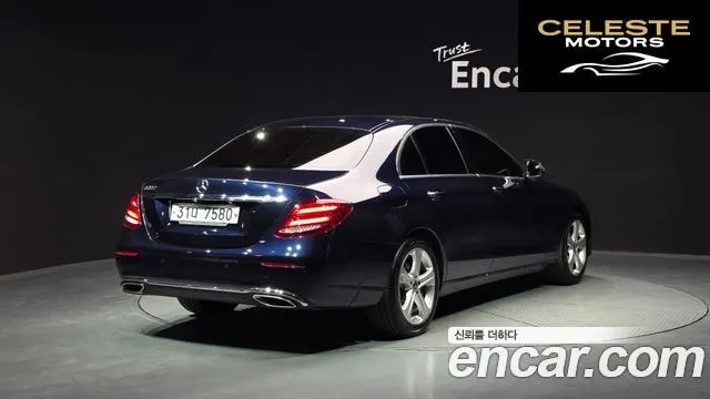 MERCEDES BENZ E-Classe W213 E200 Avantgarde 2018 — photo 2 sur 35