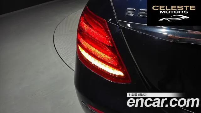 MERCEDES BENZ E-Classe W213 E200 Avantgarde 2018 — photo 9 sur 35