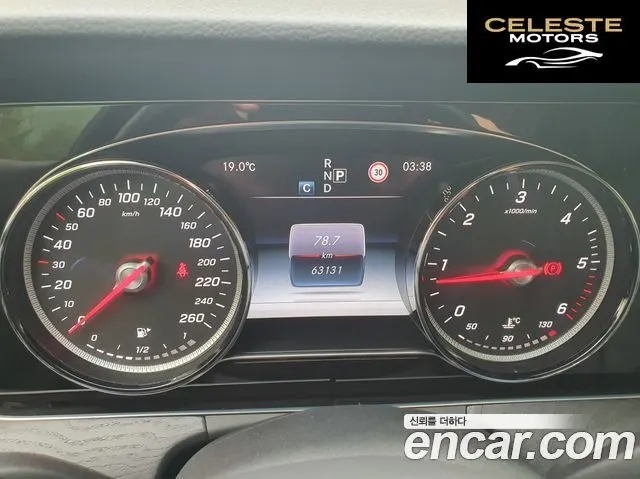 MERCEDES BENZ E-Classe W213 E220d Avantgarde 2017 — photo 11 sur 26
