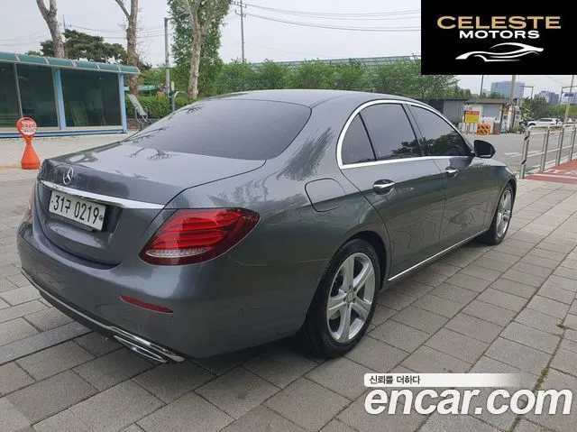 MERCEDES BENZ E-Classe W213 E220d Avantgarde 2017 — photo 5 sur 26