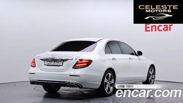 MERCEDES BENZ E-Classe W213 E300 Avantgarde 2017 — photo 2 sur 26