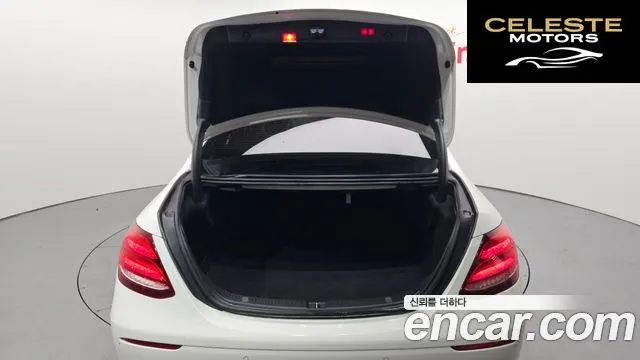 MERCEDES BENZ E-Classe W213 E300 Avantgarde 2017 — photo 20 sur 26