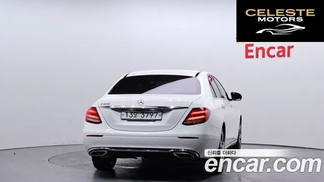 MERCEDES BENZ E-Classe W213 E300 Avantgarde 2017 — photo 4 sur 26