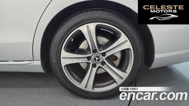 MERCEDES BENZ E-Classe W213 E300 Avantgarde 2019 — photo 5 sur 32