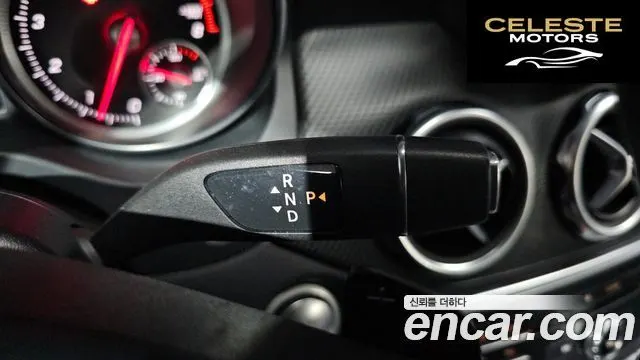 MERCEDES BENZ GLA-Classe X156 GLA220 2019 — photo 12 sur 32