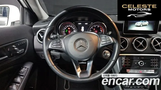 MERCEDES BENZ GLA-Classe X156 GLA220 2019 — photo 18 sur 32