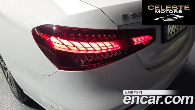 MERCEDES BENZ E-Classe W213 E250 Avantgarde 2021 — photo 9 sur 32