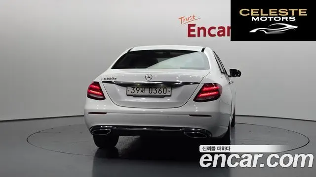 MERCEDES BENZ E-Classe W213 E220d Avantgarde 2017 — photo 4 sur 20