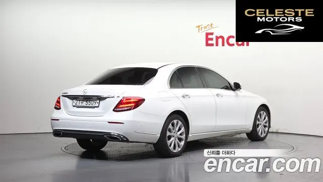 MERCEDES BENZ E-Classe W213 E220d Exclusive 2017 — photo 2 sur 20