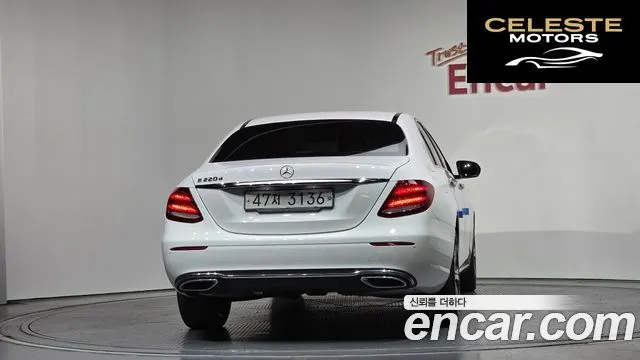 MERCEDES BENZ E-Classe W213 E220d Avantgarde 2019 — photo 3 sur 41