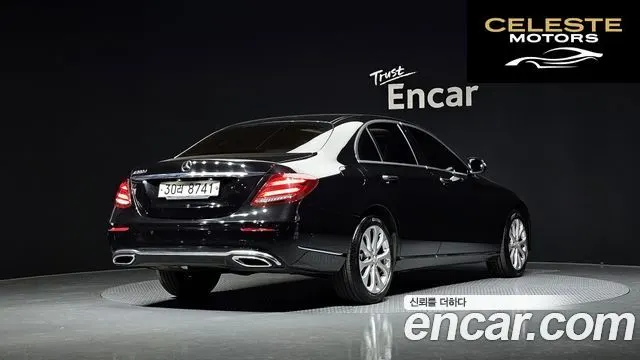 MERCEDES BENZ E-Classe W213 E220d Exclusive 2017 — photo 2 sur 30