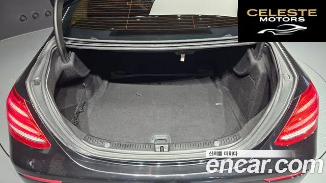 MERCEDES BENZ E-Classe W213 E220d Exclusive 2017 — photo 26 sur 30