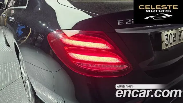 MERCEDES BENZ E-Classe W213 E220d Exclusive 2017 — photo 9 sur 30