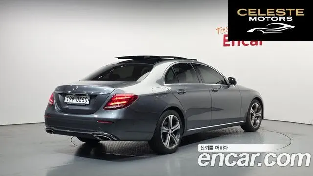 MERCEDES BENZ E-Classe W213 E300 Avantgarde 2017 — photo 2 sur 20