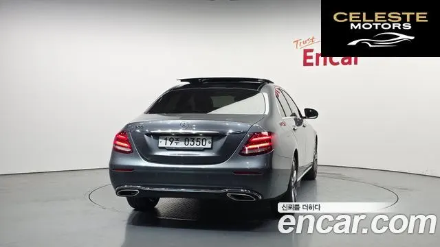 MERCEDES BENZ E-Classe W213 E300 Avantgarde 2017 — photo 4 sur 20