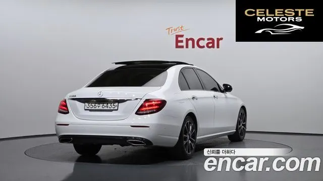 MERCEDES BENZ E-Classe W213 E300 Avantgarde 2017 — photo 2 sur 26