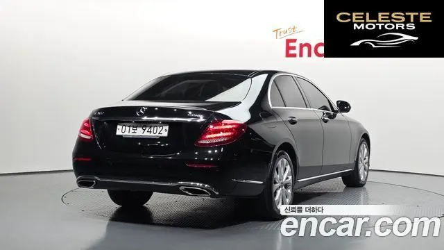 MERCEDES BENZ E-Classe W213 E300 4MATIC Exclusive 2018 — photo 2 sur 36