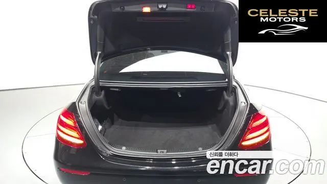 MERCEDES BENZ E-Classe W213 E300 4MATIC Exclusive 2018 — photo 26 sur 36