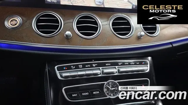 MERCEDES BENZ E-Classe W213 E300 4MATIC Exclusive 2018 — photo 31 sur 36